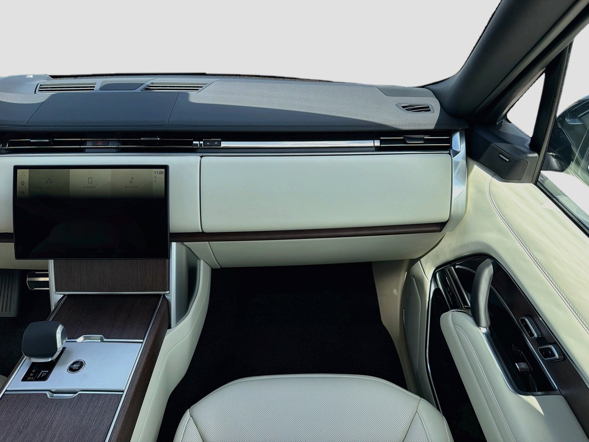 New 2026 Eiger Grey LAND ROVER SE 7 Seats image 19
