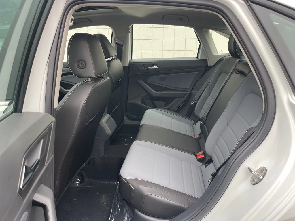 New 2026 Opal White Pearl Volkswagen 1.5T SE image 18