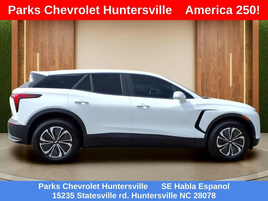 New 2026 Summit White Chevrolet LT image 33