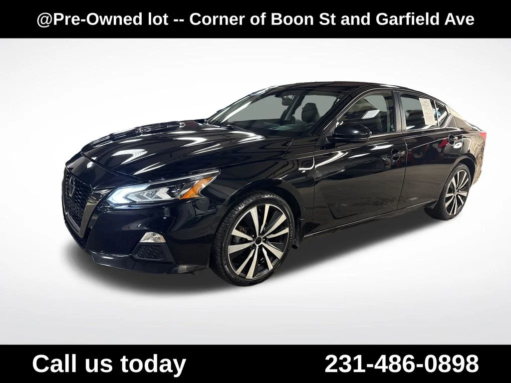 Used 2020 Black Nissan 2.5 SR image 1