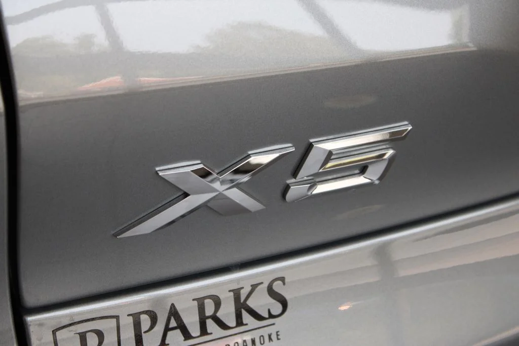 Used 2025 Gray BMW xDrive50e image 36