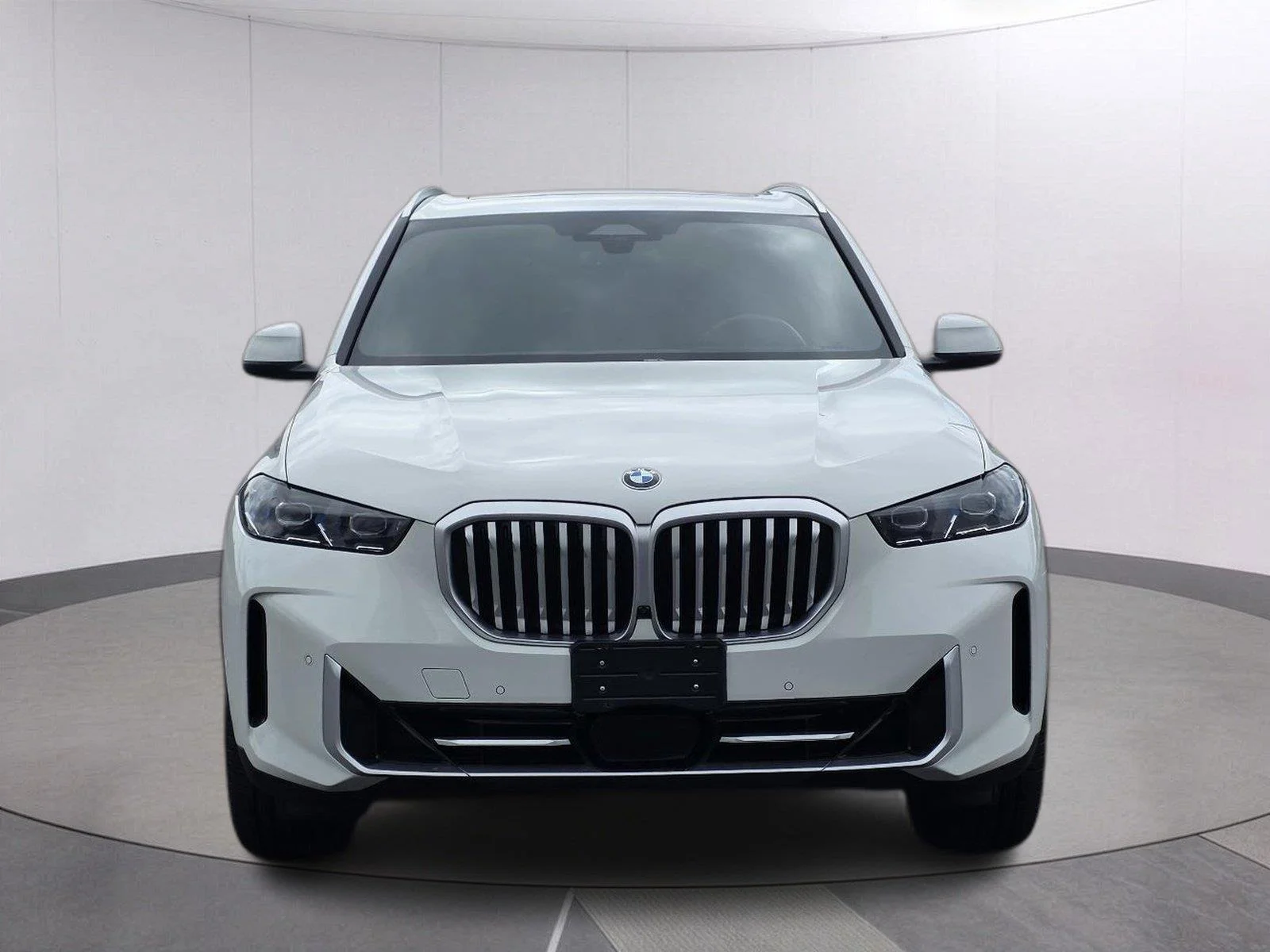 Used 2026  BMW sDrive40i image 2