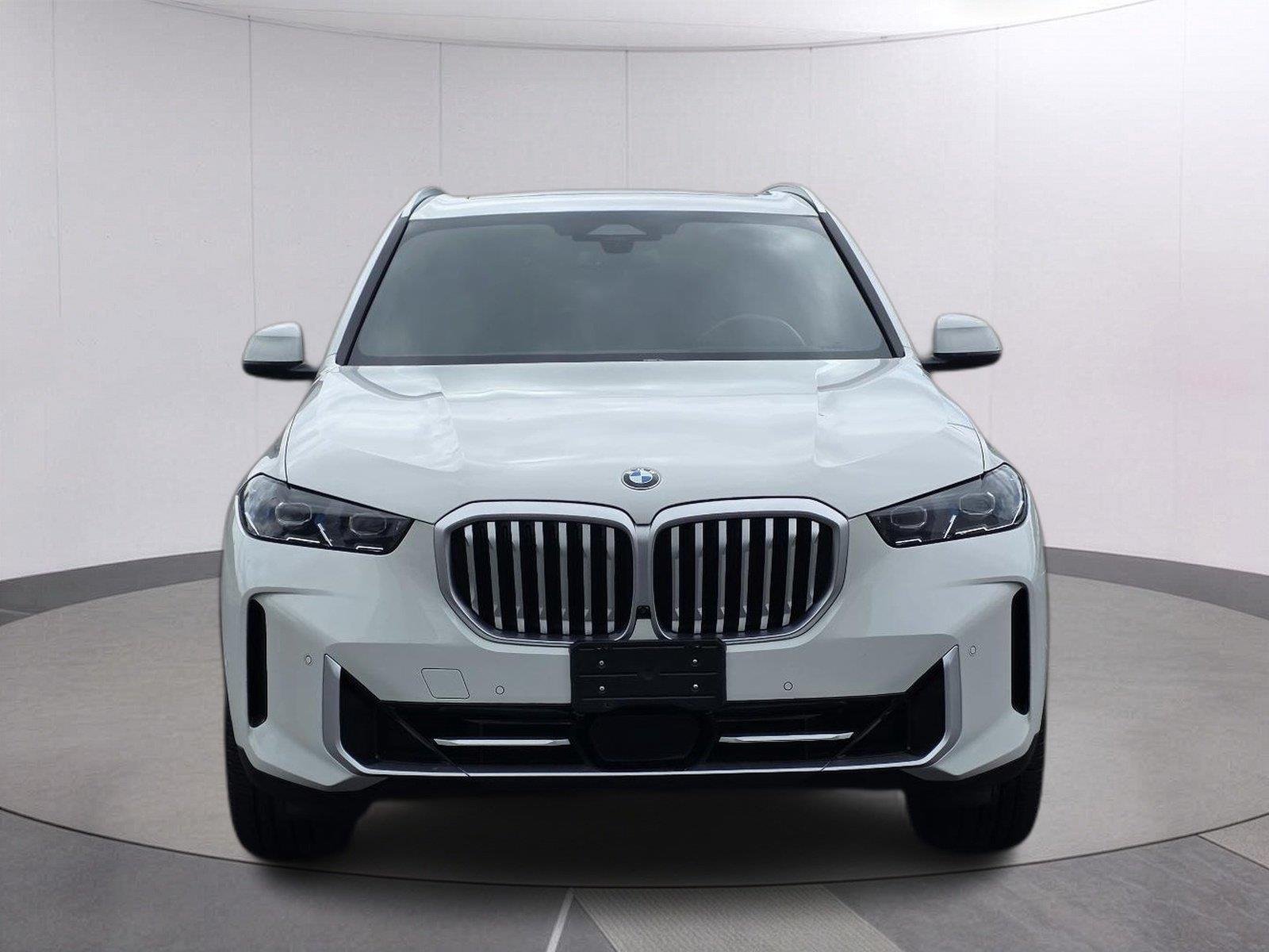 Used 2026  BMW sDrive40i image 2