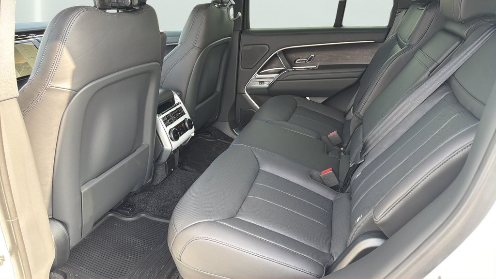 New 2026 Fuji White Land Rover SE image 18