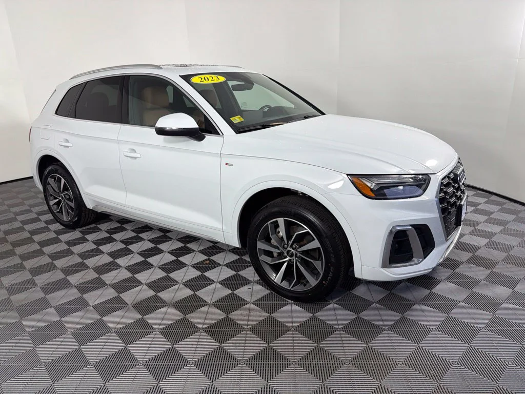 Used 2023 Glacier White Audi 45 S line Premium image 1