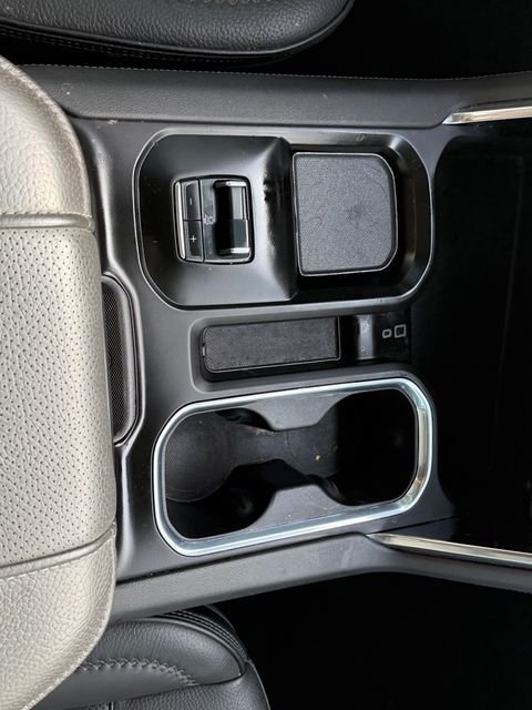 Used 2025 White GMC Denali image 21
