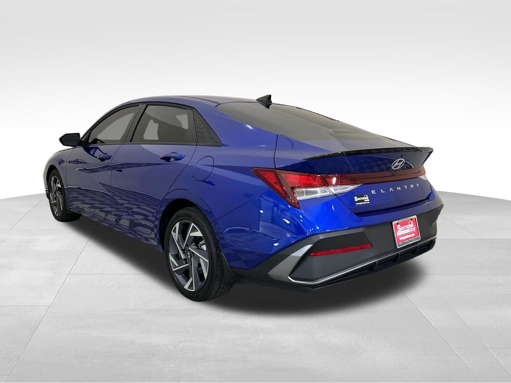 Used 2025 Blue Hyundai SEL Sport image 3
