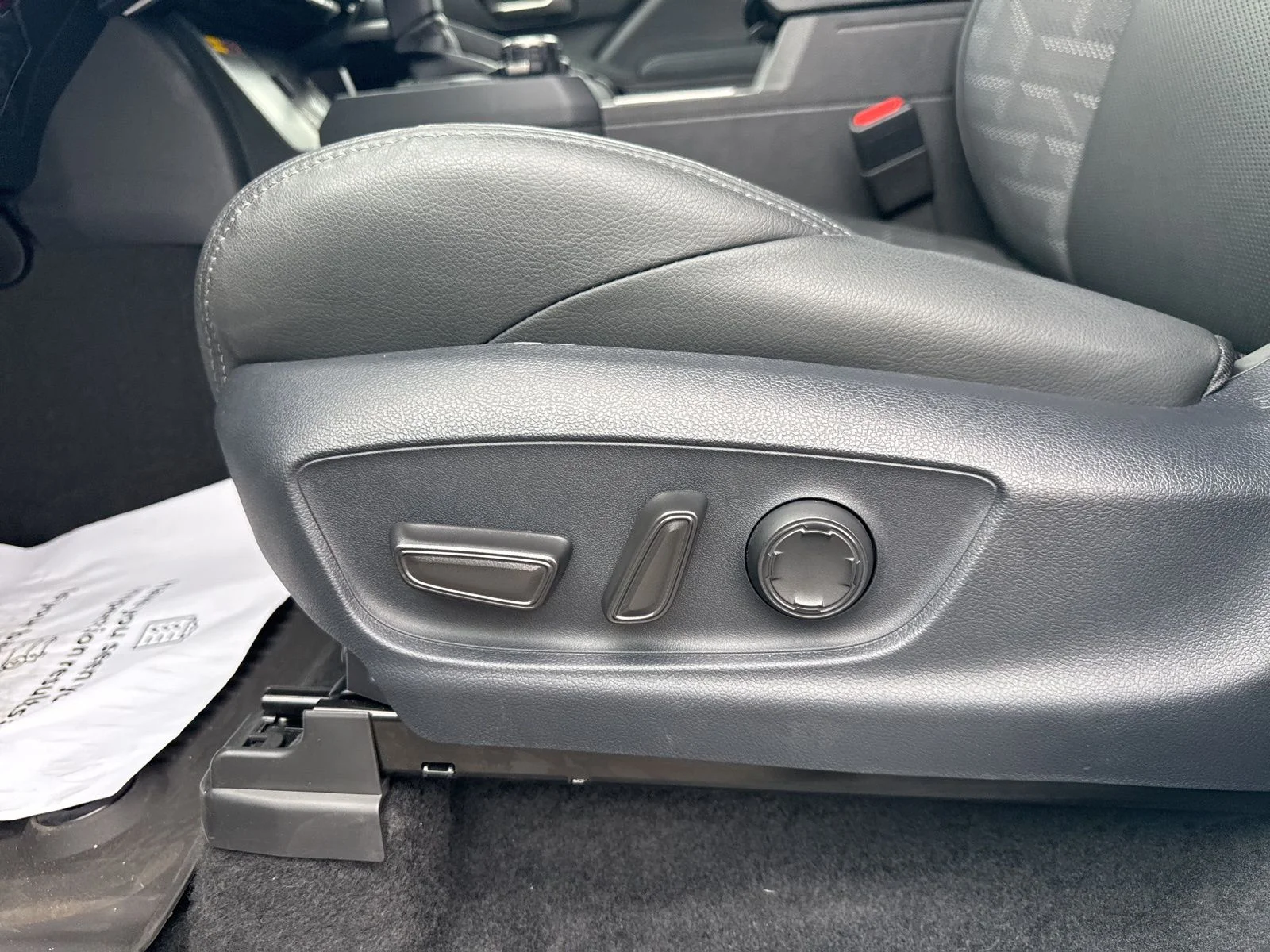 2025 Toyota Tacoma TRD Off Road - Photo 14