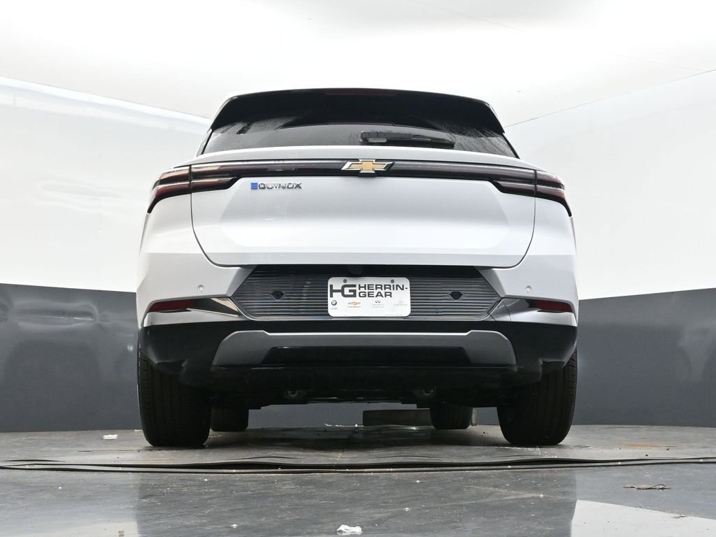 New 2025 Summit White Chevrolet LT image 42