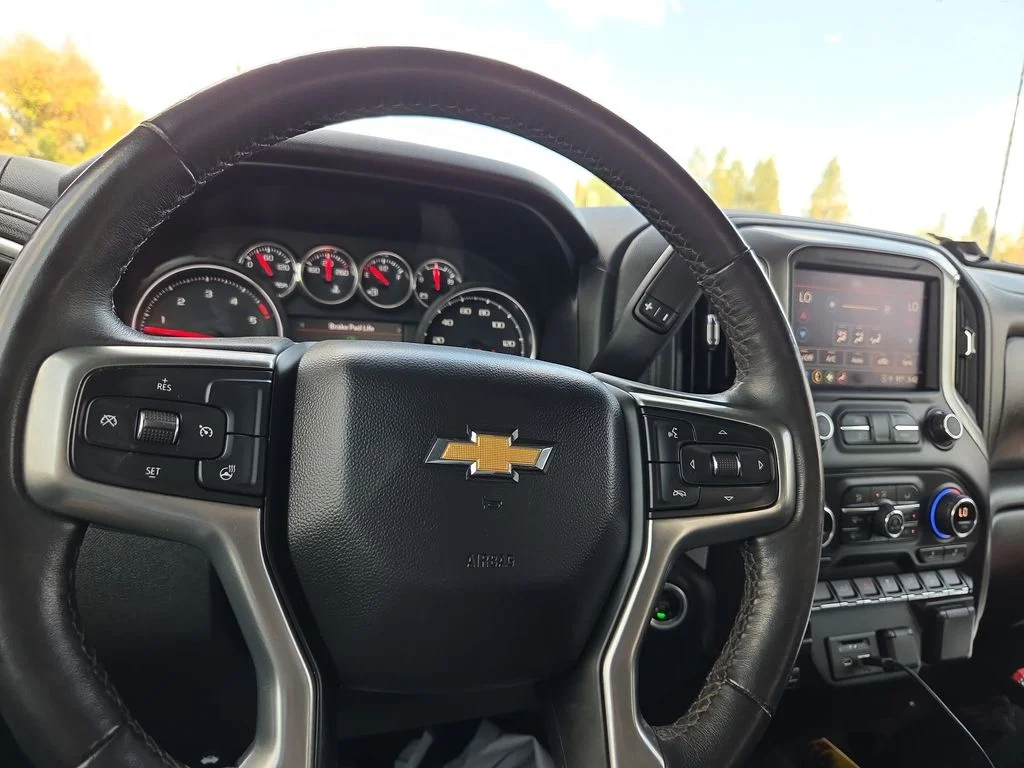 Used 2022 Silver Chevrolet LT image 9