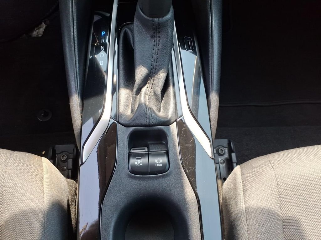 Used 2021  Toyota LE image 23