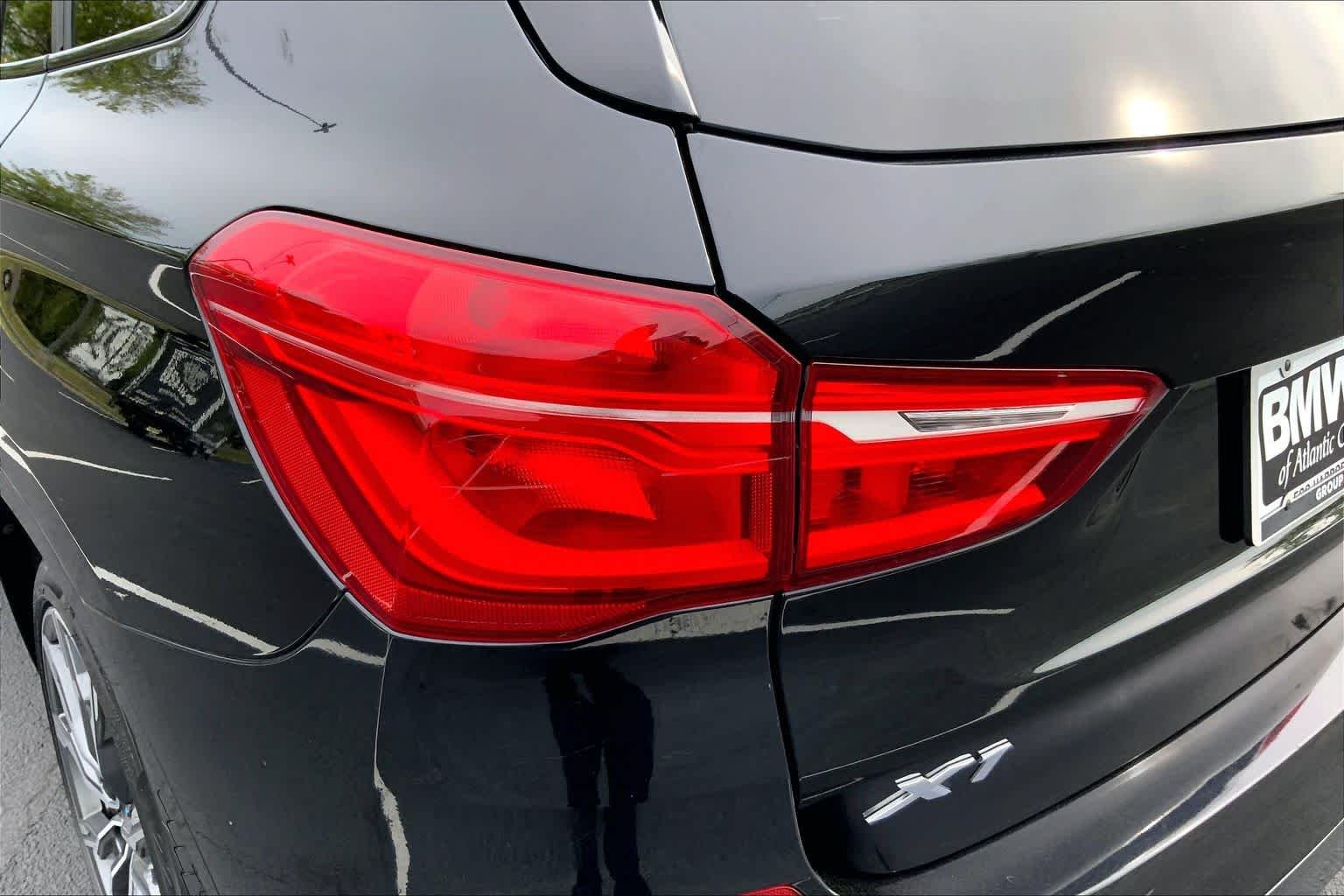 Used 2021 Black Sapphire Metallic BMW xDrive28i image 27