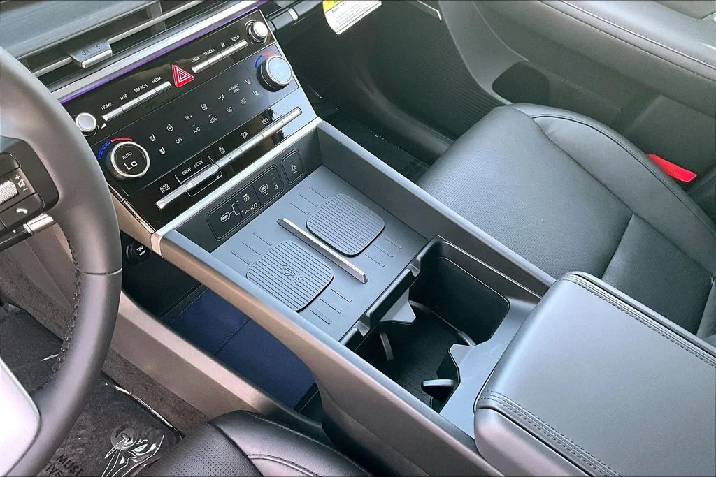 2025 Hyundai Santa Fe Limited - Photo 15
