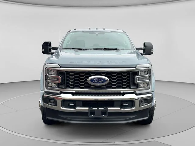 Used 2025  Ford Lariat image 8
