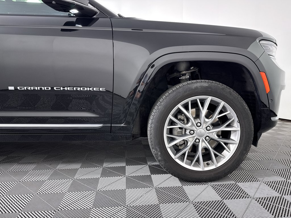Used 2023 Diamond Black Crystal Pearlcoat Jeep Summit image 23