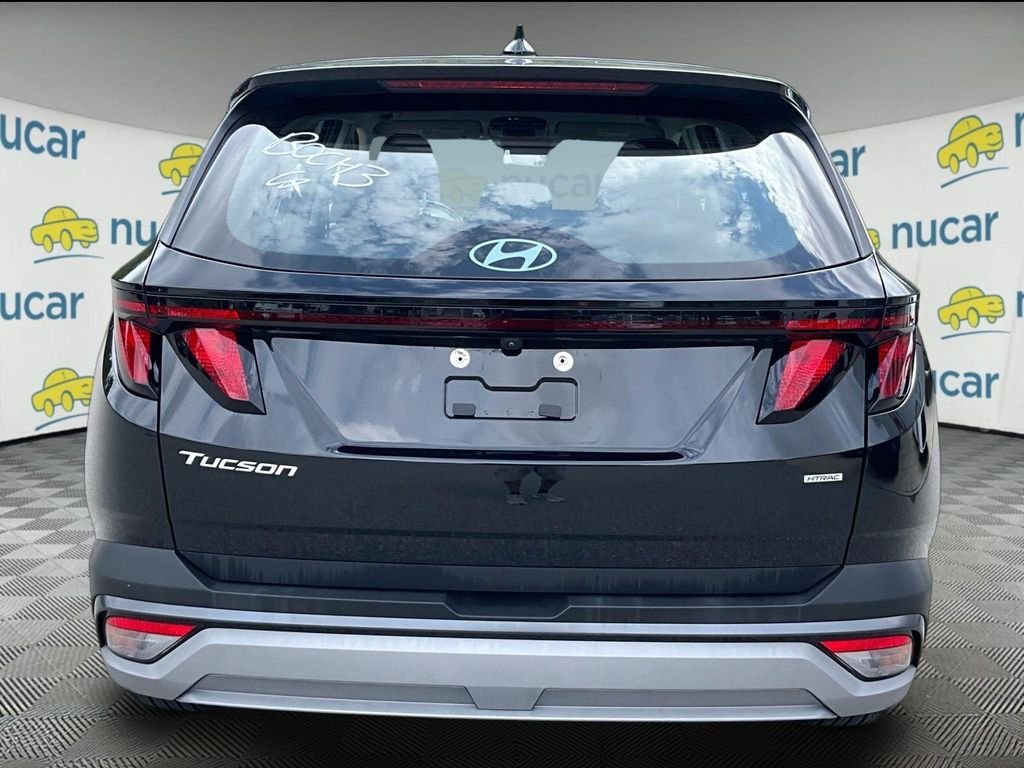 Used 2025 Black Hyundai SE image 3