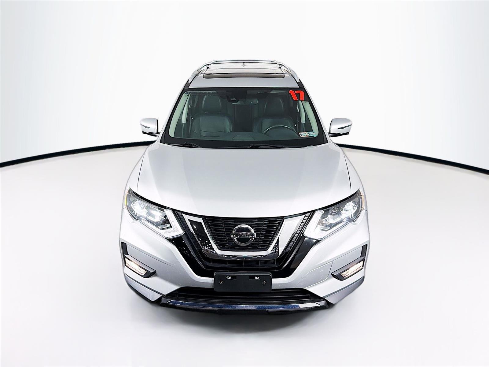 Used 2017 Brilliant Silver Nissan SL image 13