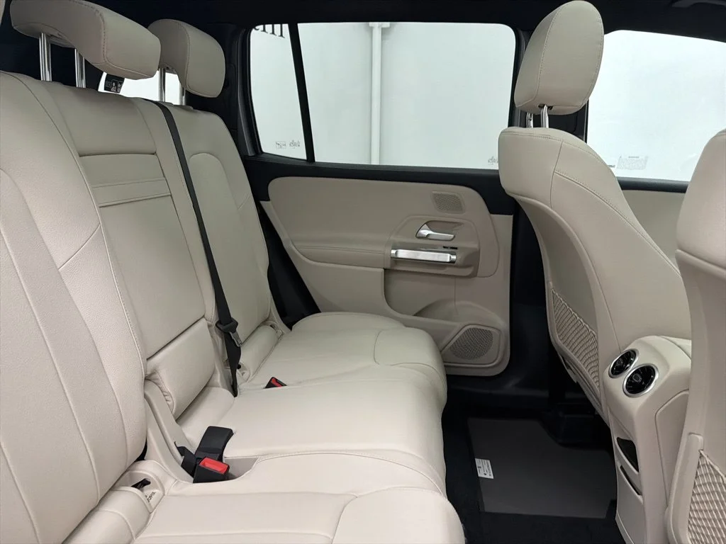 Used 2026 Silver Mercedes-Benz GLB 250 image 26