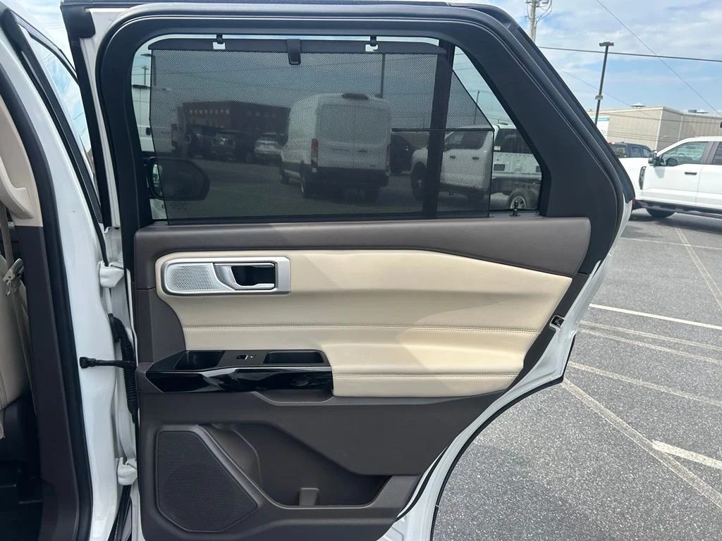 Used 2022 White Ford Platinum image 25