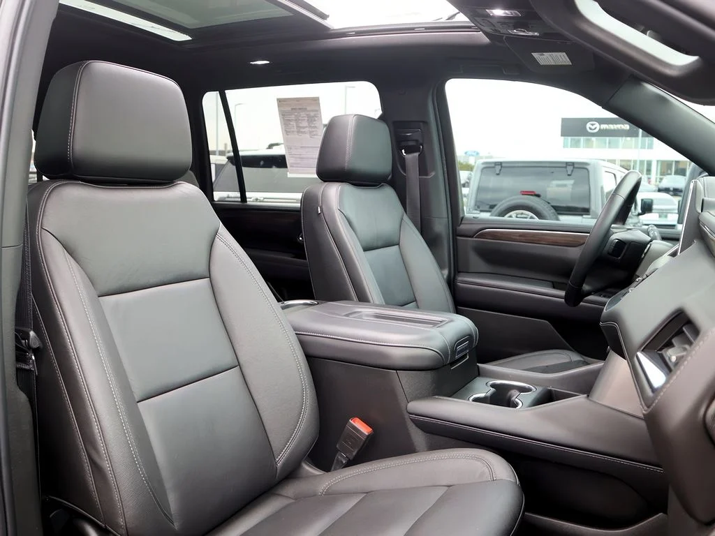 Used 2023 Black Chevrolet Z71 image 22