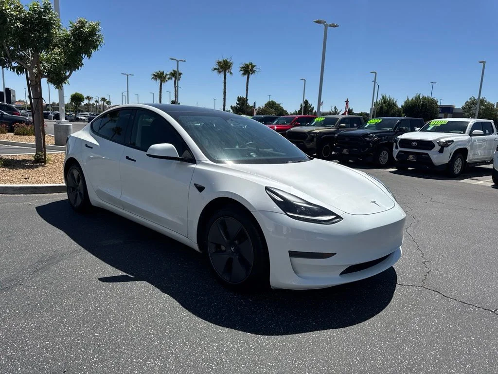 Used 2023 White Tesla Base image 4