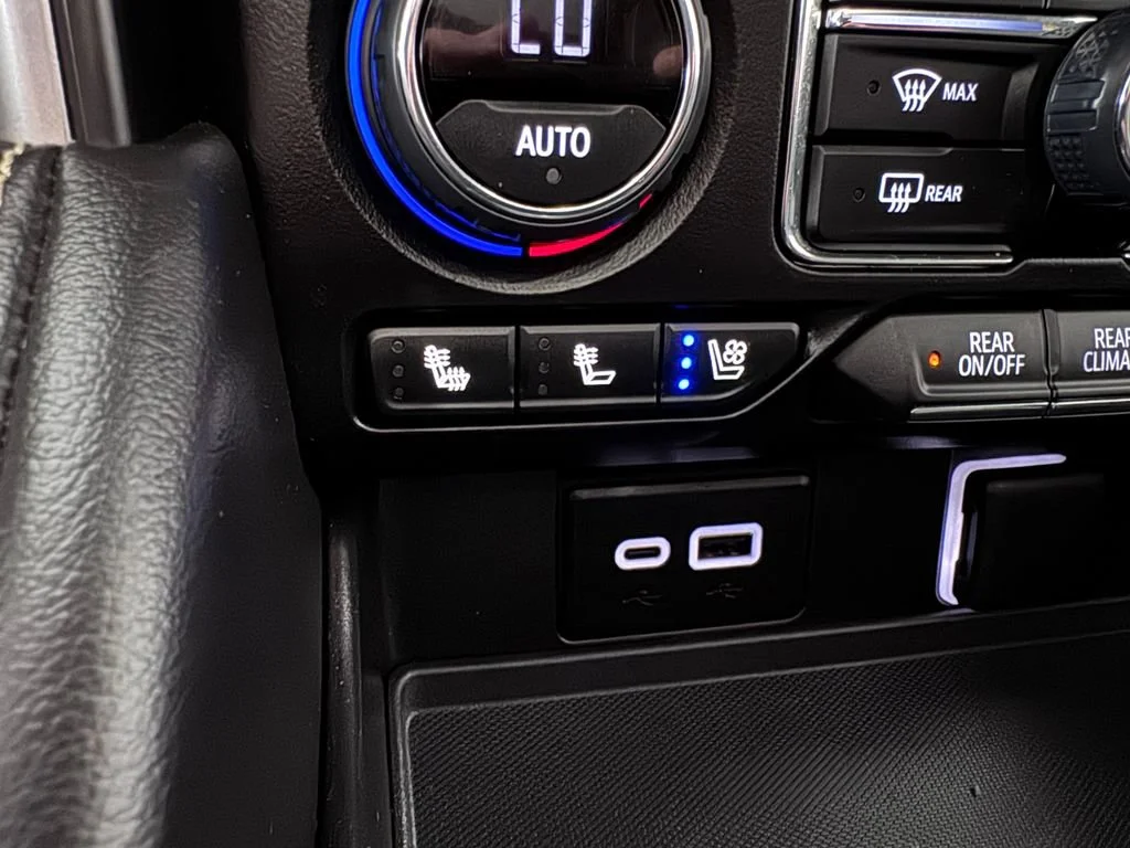 2024 Chevrolet Suburban Premier - Photo 27