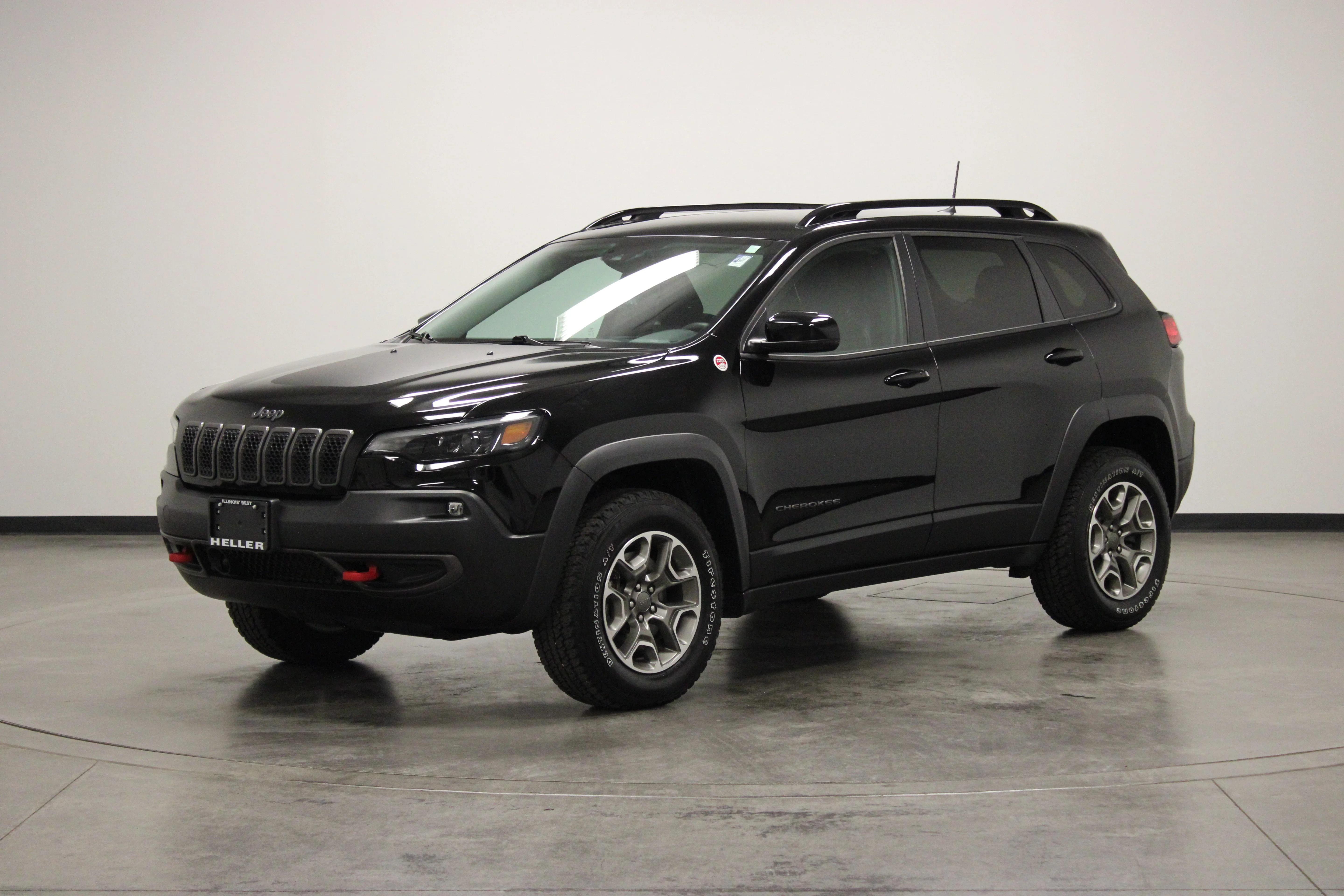 Used 2022 Diamond Black Crystal Pearlcoat Jeep Trailhawk image 4