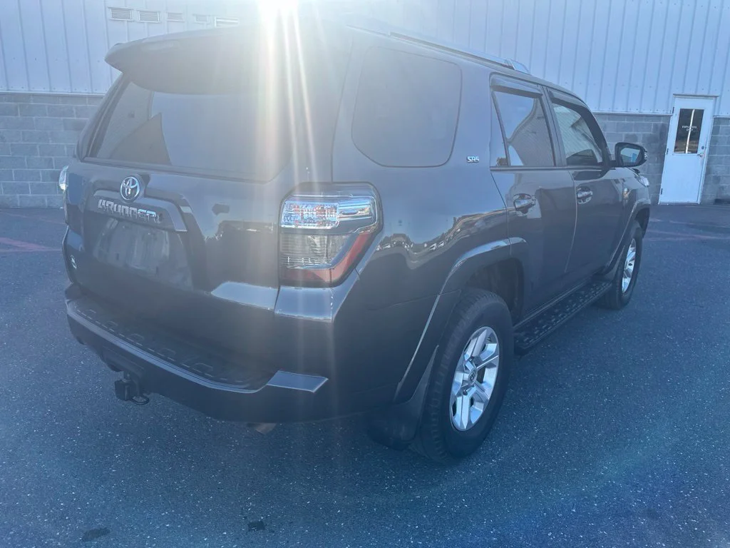 Used 2018 Magnetic Gray Metallic Toyota SR5 Premium image 3