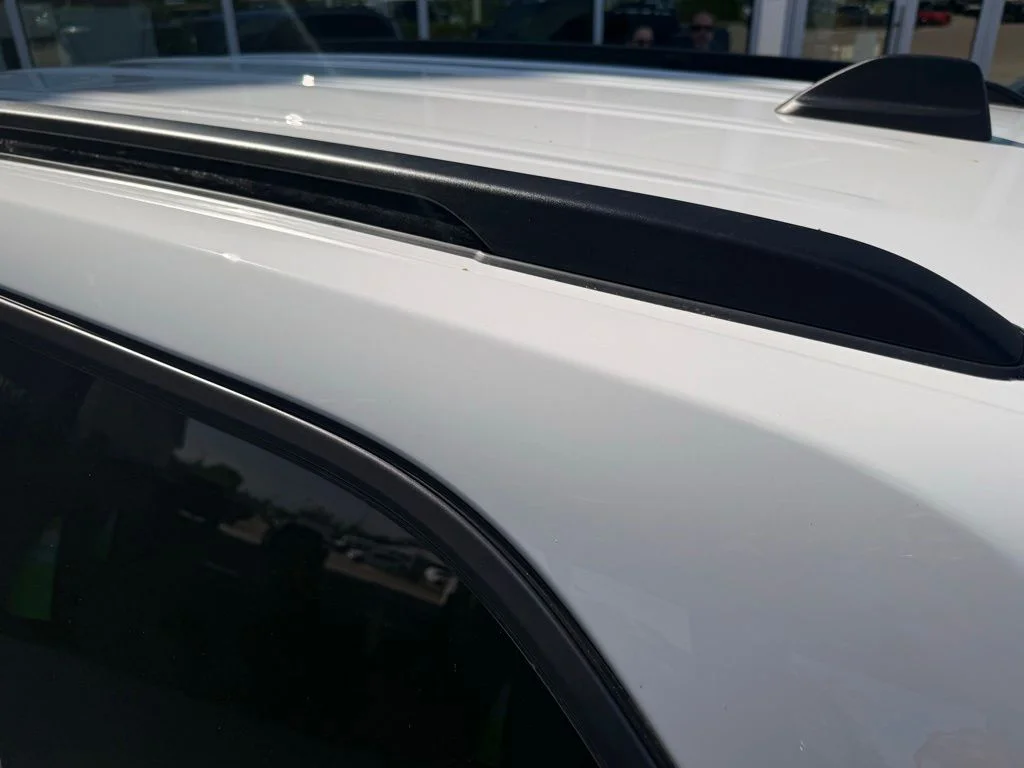 New 2026 Bright White Clear-Coat Exterior Paint Jeep Altitude image 36