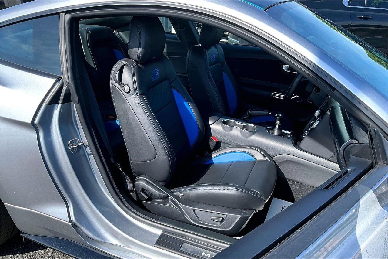 Used 2021 ICONIC SILVER Ford GT Fastback image 30