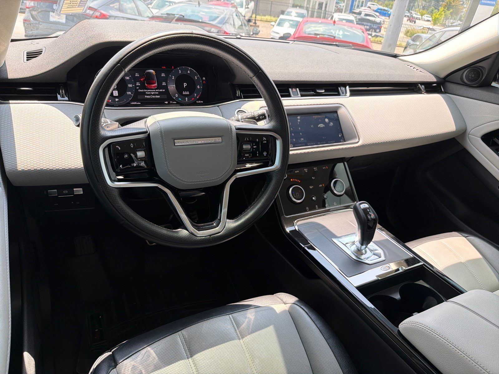Used 2023 Fuji White Land Rover R-Dynamic S image 22