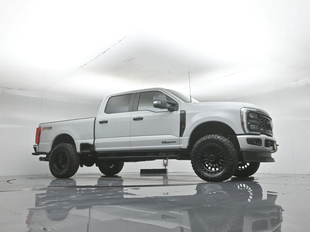 New 2026 Avalanche Ford XL image 2