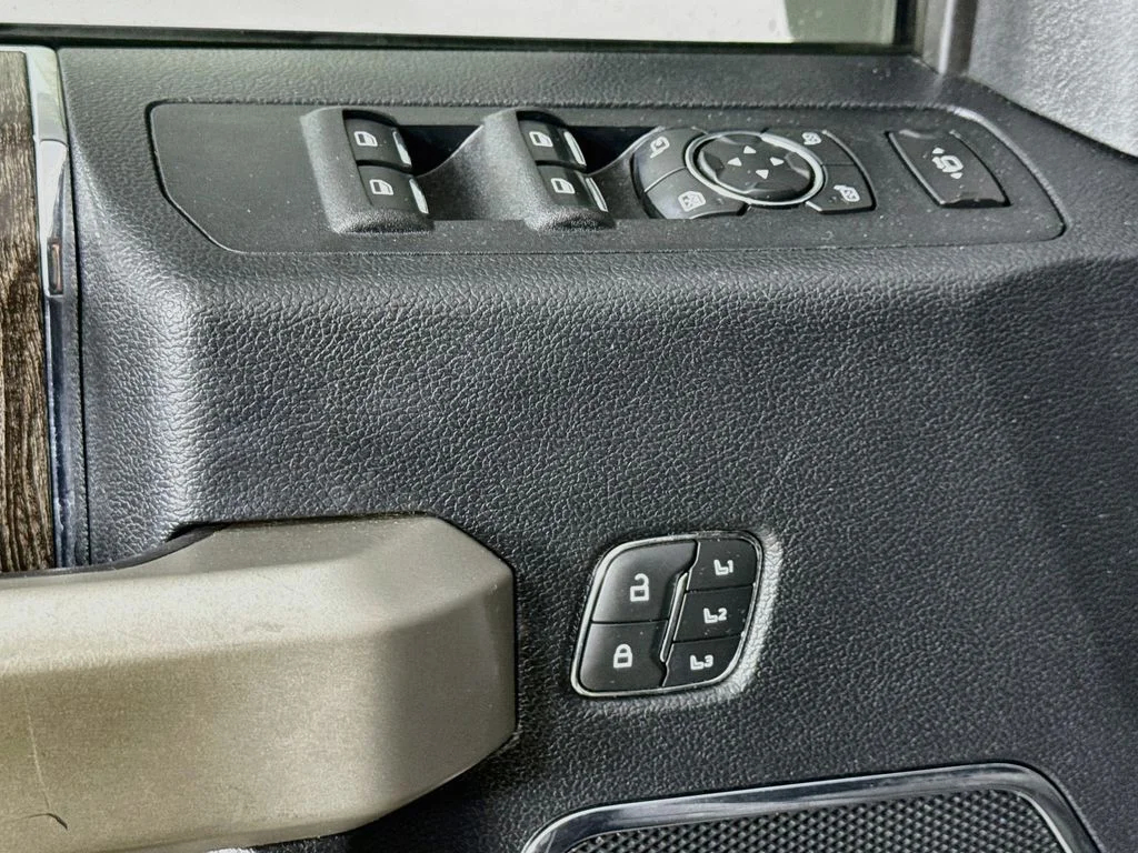 Used 2020 Black Metallic Ford Lariat image 22