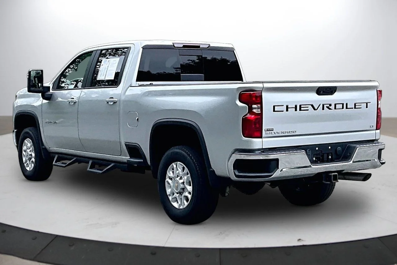 Used 2022 Silver Chevrolet LT image 7