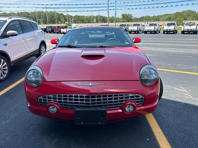 Used 2005 Torch Red Ford Base image 1
