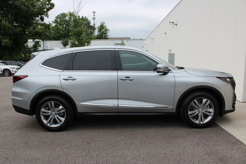 New 2026 Solar Silver Metallic Acura Base image 32