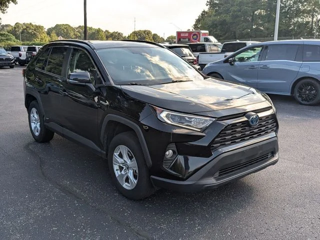 Used 2019 Midnight Black Metallic Toyota XLE image 5