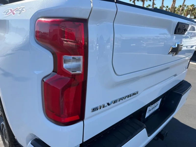 Used 2024 Summit White Chevrolet RST image 30