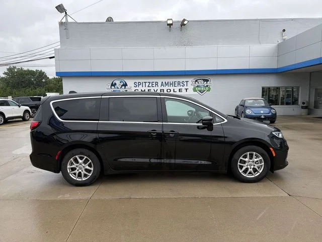 Used 2025 Black Chrysler Select image 11