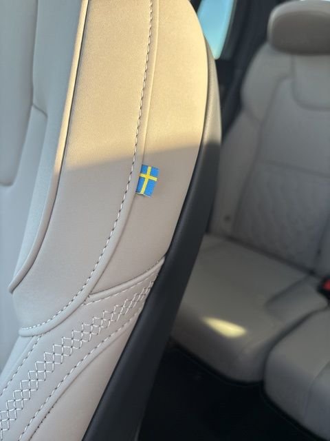 New 2026 White Volvo B6 Plus 7-Seater image 32