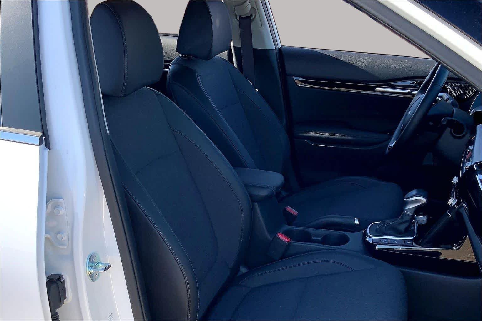 Used 2024 Snow White Pearl Kia X-Line image 9
