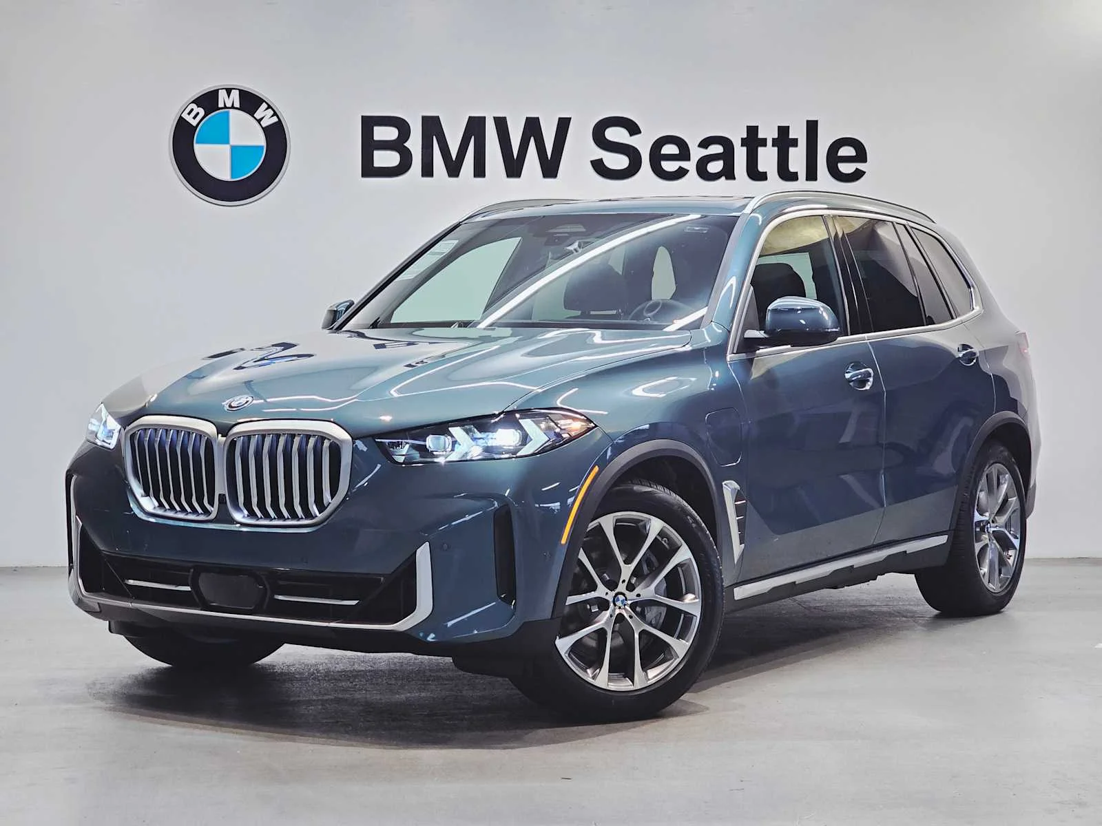 2026 BMW X5 xDrive50e's photo