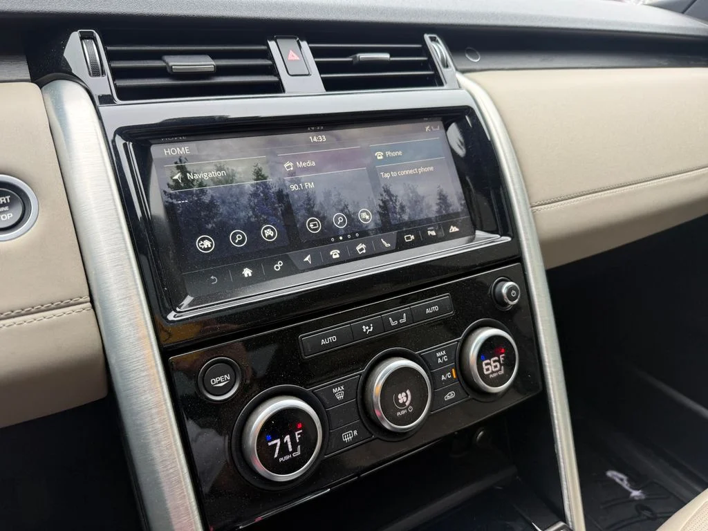 Used 2018 Black Land Rover HSE image 13