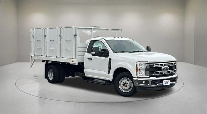 2025 Ford F-350 Super Duty Chassis Cab XLT