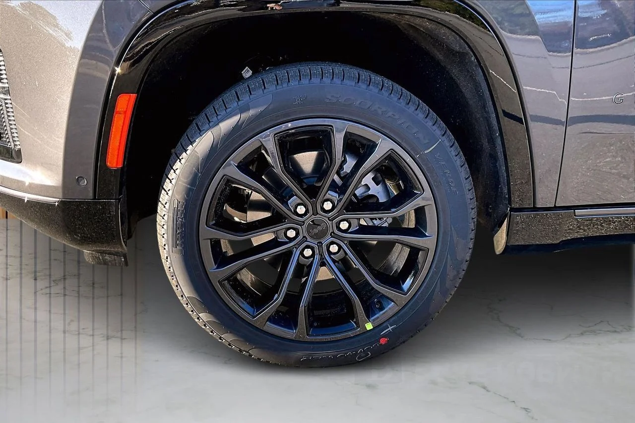 New 2026 Baltic-Gray Metallic Clear-Coat Exterior Paint Jeep Summit Obsidian image 33