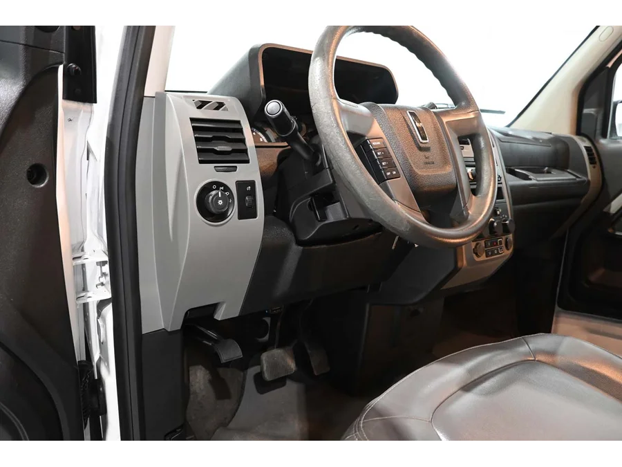 Used 2014 WHITE VPG DX Mobility Handicap Van image 28
