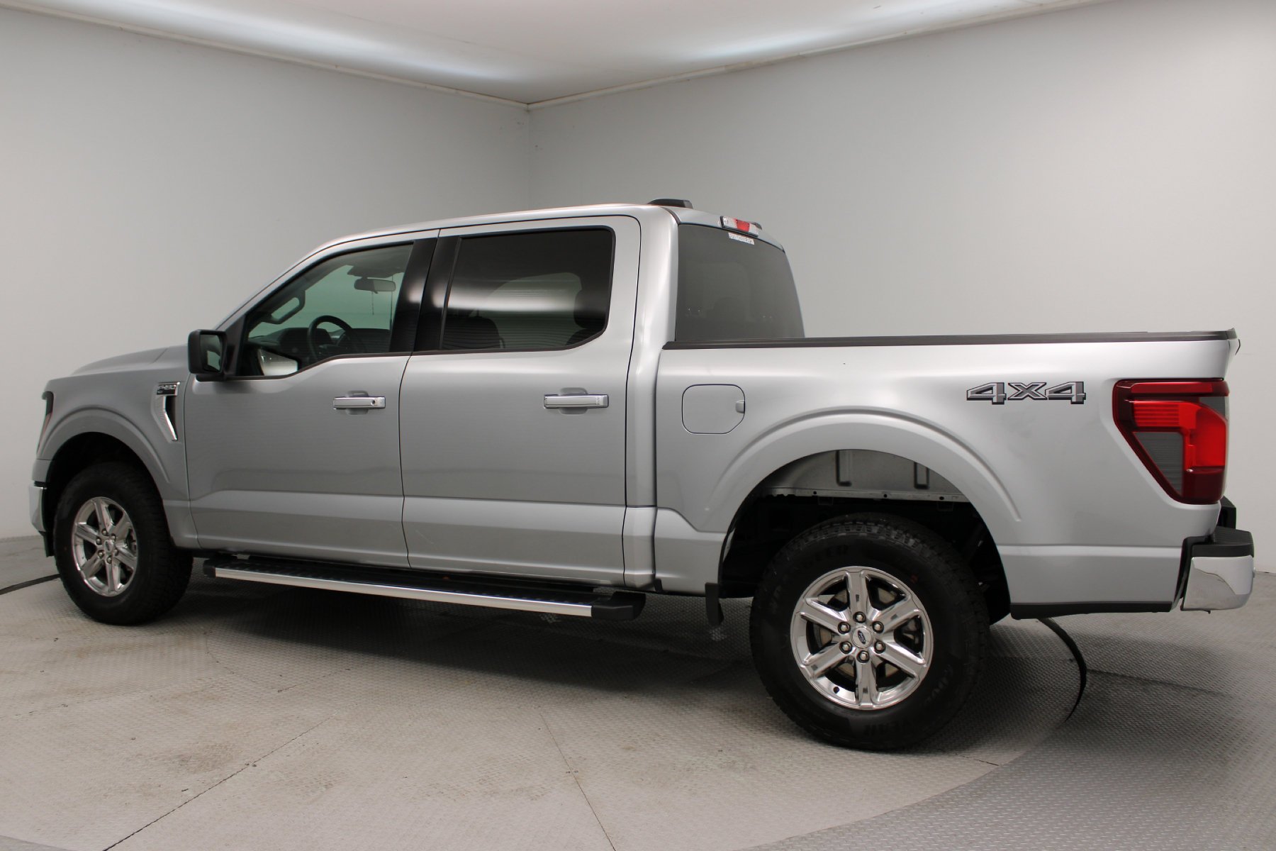 Used 2025 ICONIC SILVER METALLIC Ford XLT 4WD SuperCrew 5.5