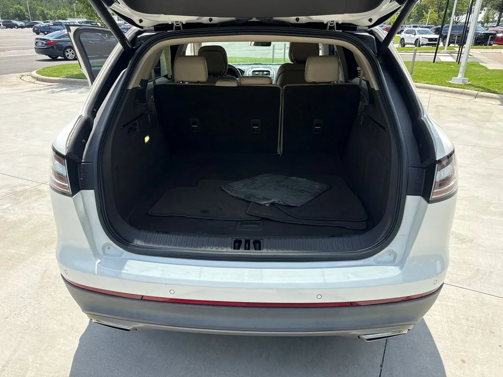 Used 2020 White Lincoln Reserve image 32