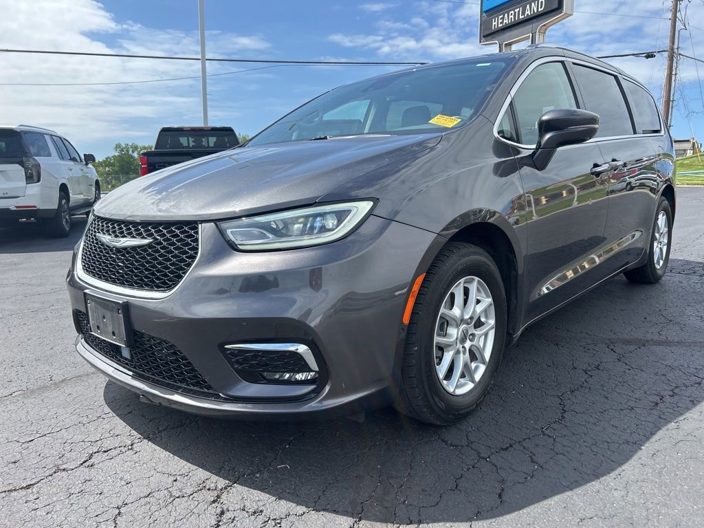 2021 Chrysler Pacifica Touring L's photo