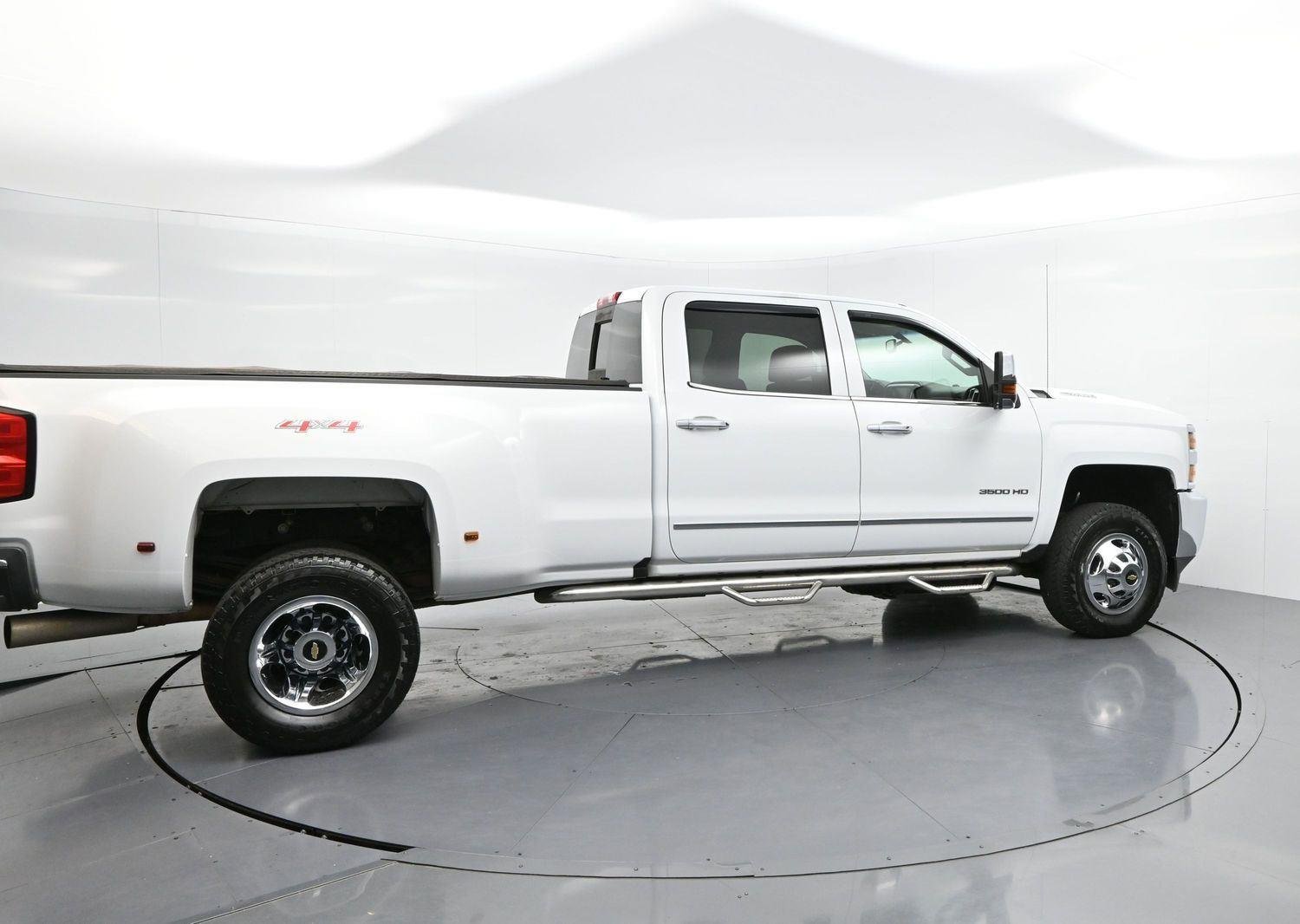 Used 2018 SUMMIT WHITE Chevrolet LTZ image 8